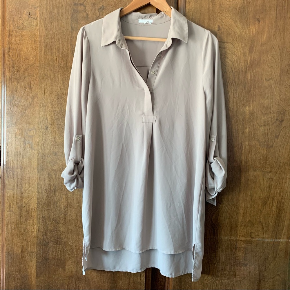Women’s Taupe Button-Front Tunic Blouse